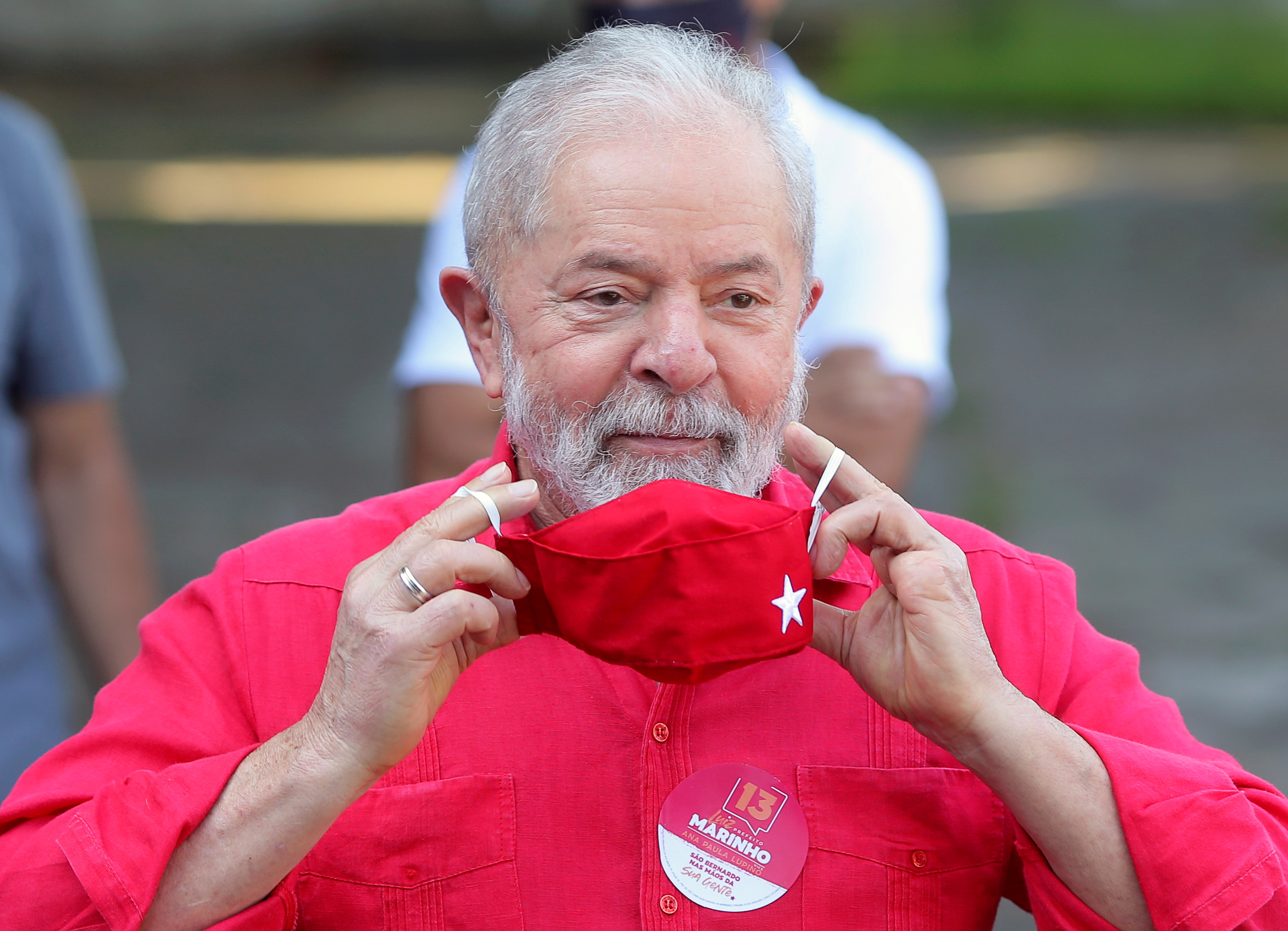 路易斯·伊纳西奥·卢拉·达席尔瓦（Luiz Inacio Lula da Silva）穿着粉红色衬衫：文件图片：巴西的市政选举